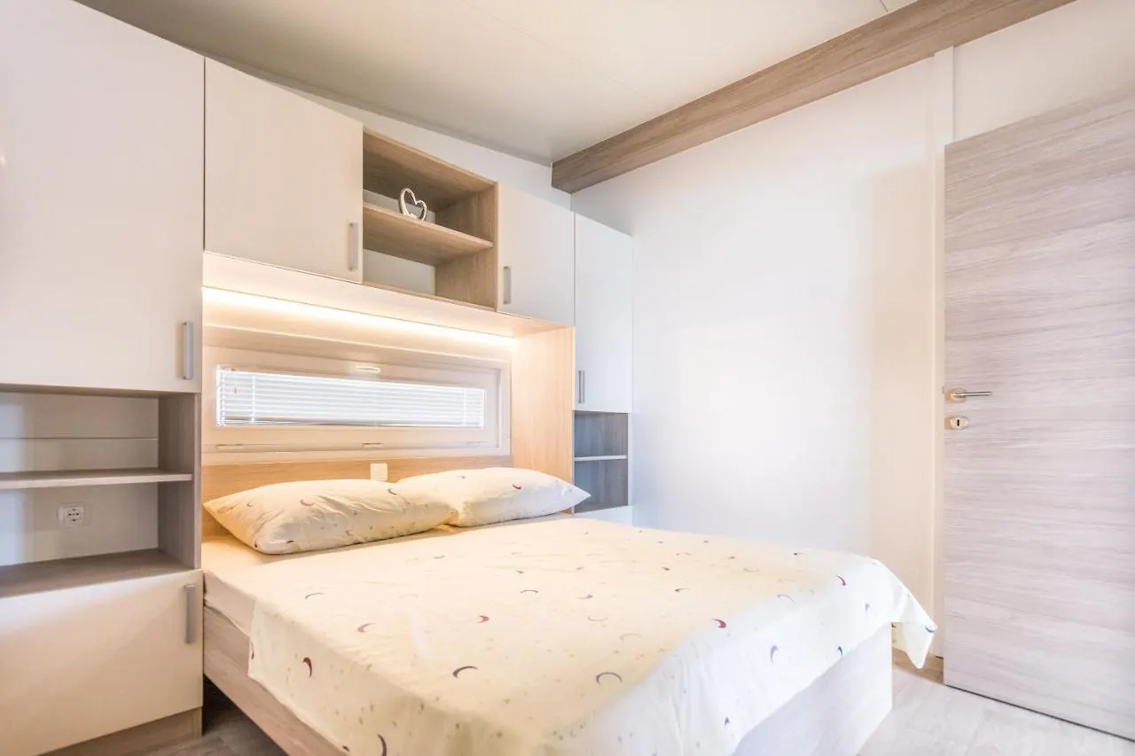 Mobile Home Rock Rose 2 Tkon Croatia